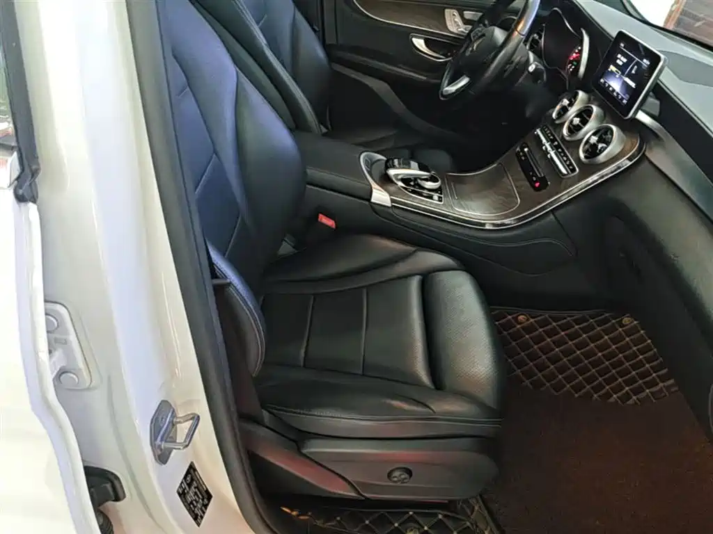 Mercedes-Benz GLC 2018 Facelift GLC 300 4MATIC Dynamic фото 25