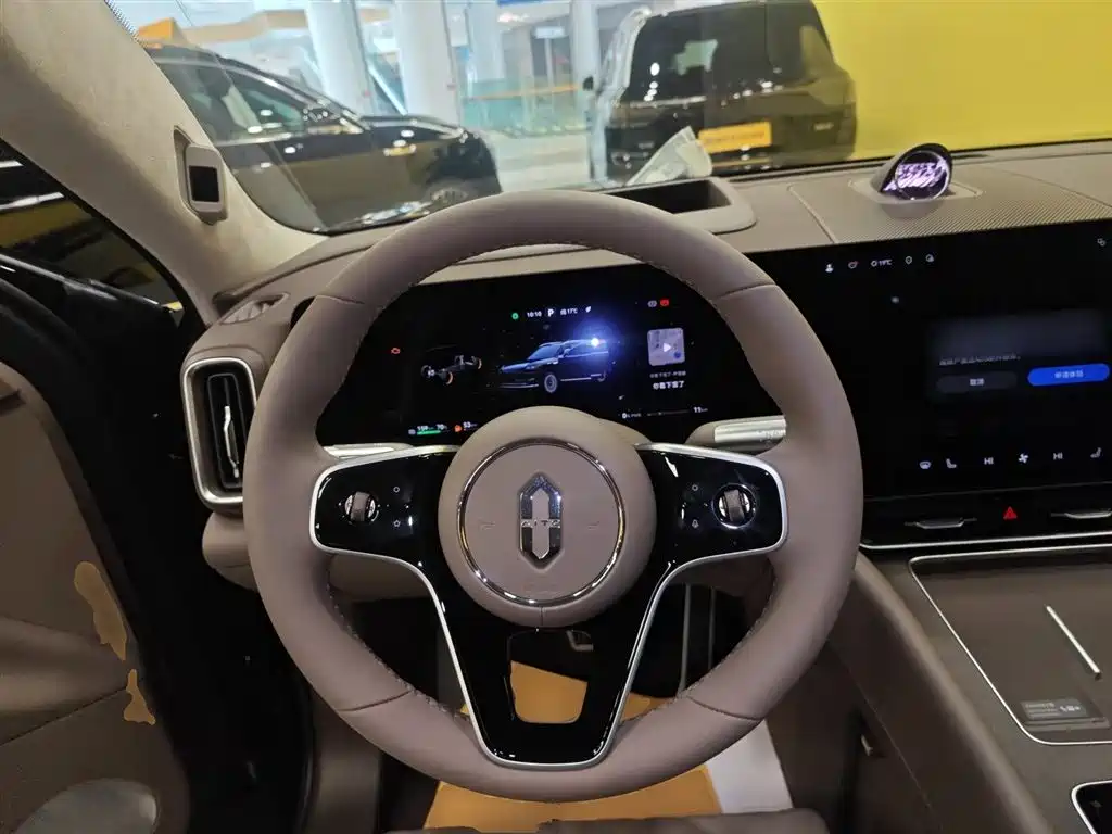 AITO Wenjie AITO M9 2025 Extended Range Ultra 52kWh 6-Seater фото 11