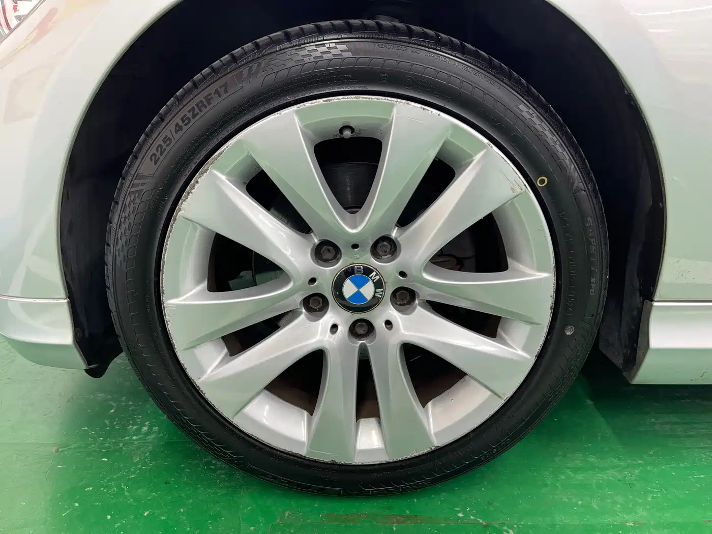 BMW 3 Series 2011 320i Luxury фото 26