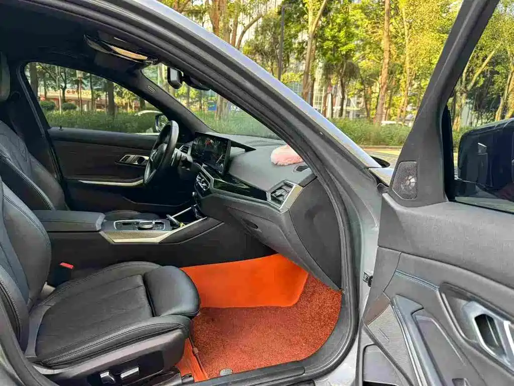 Photo 8 - BMW 3 Series