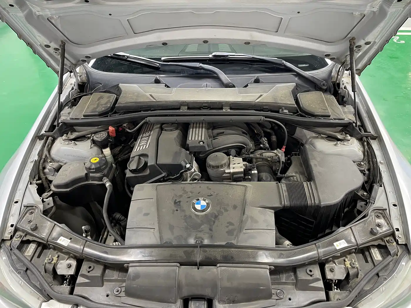 BMW 3 Series 2011 320i Luxury фото 27