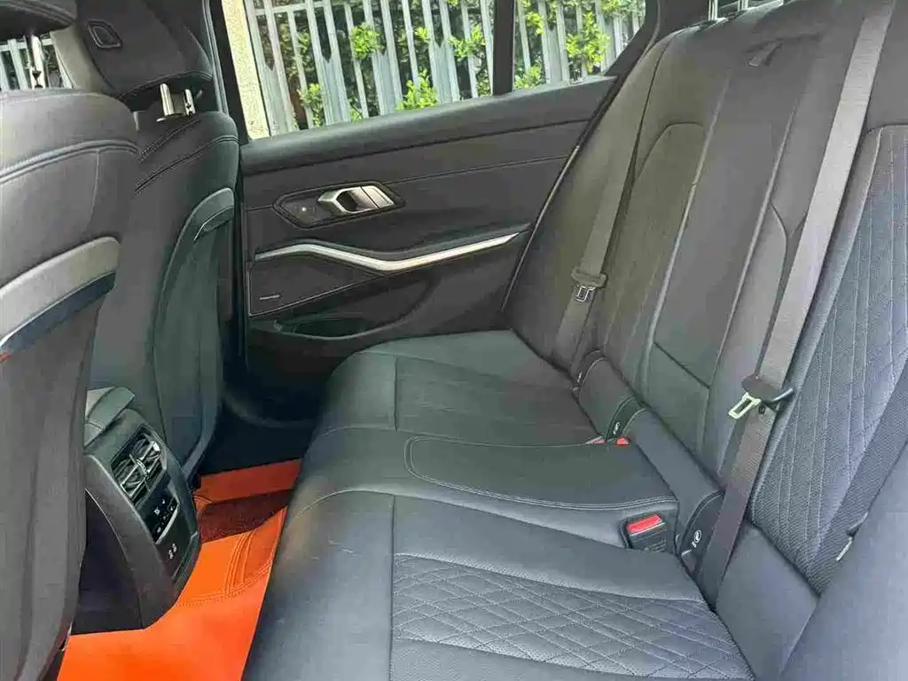 Photo 10 - BMW 3 Series