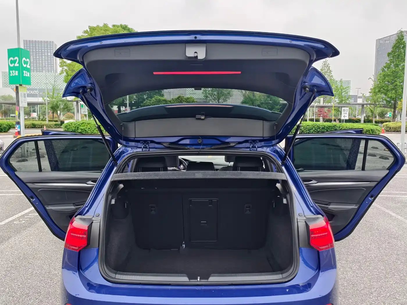Volkswagen Golf 2023 Facelift 280TSI DSG R-Line фото 8