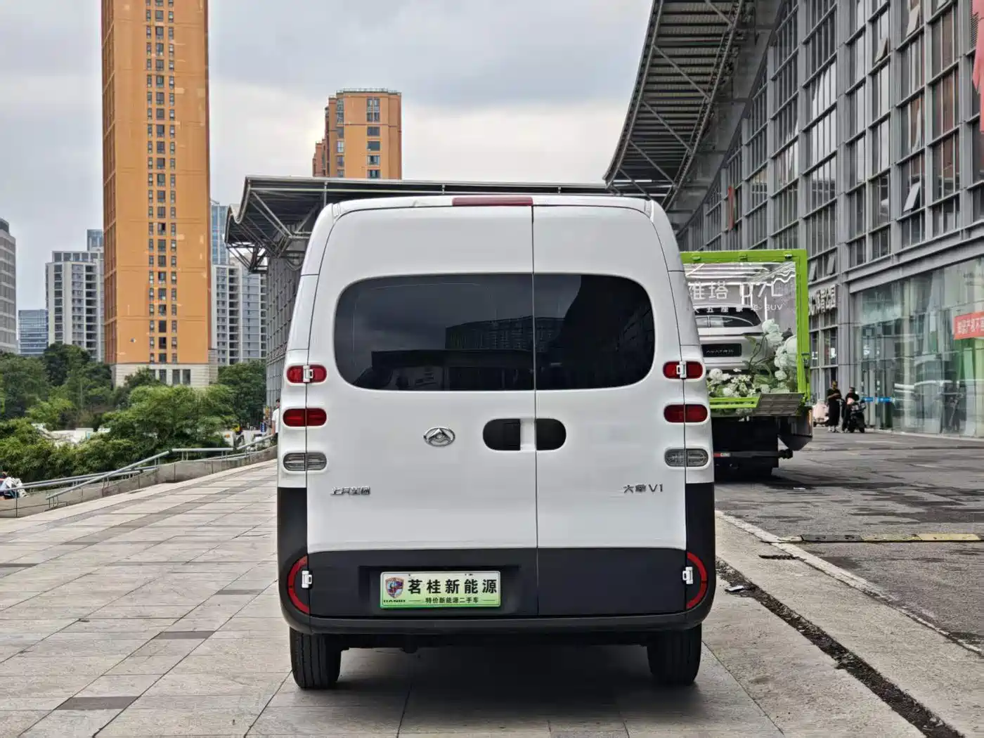 SAIC Maxus Dana V1 2025 2025 Model V1+ Long Wheelbase High Roof Multi-Purpose Edition (62kWh)