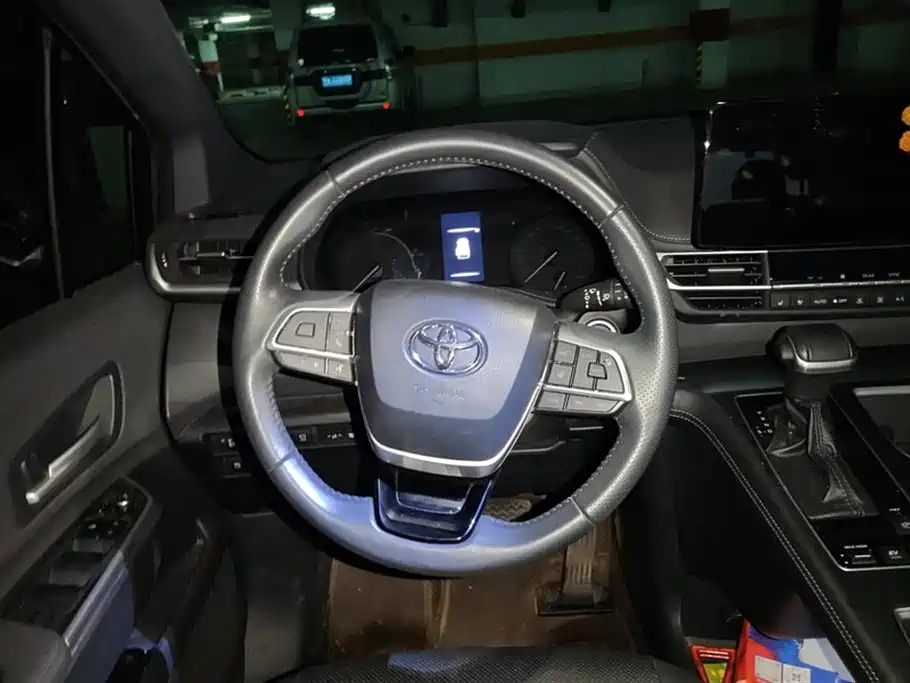 Toyota Sienna 2024 2.5L Hybrid Premium Edition фото 15