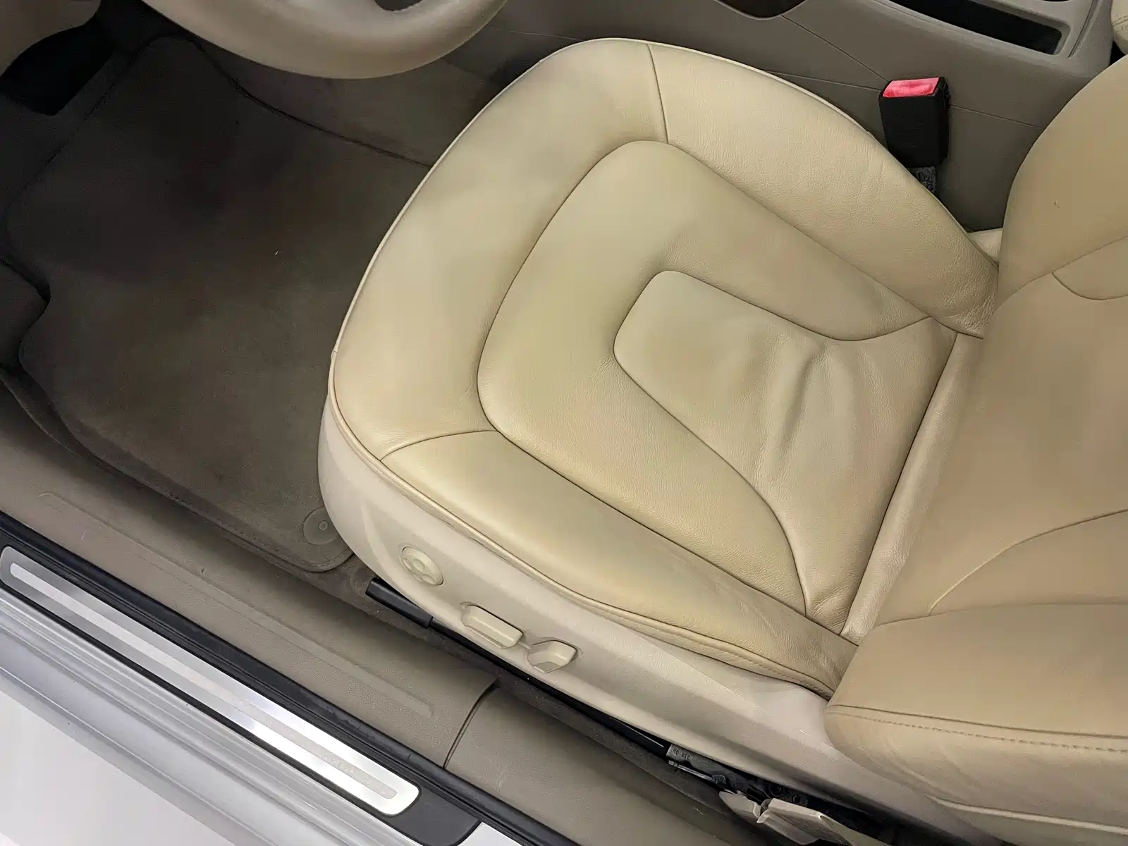 Фото 28 - Audi A4L
