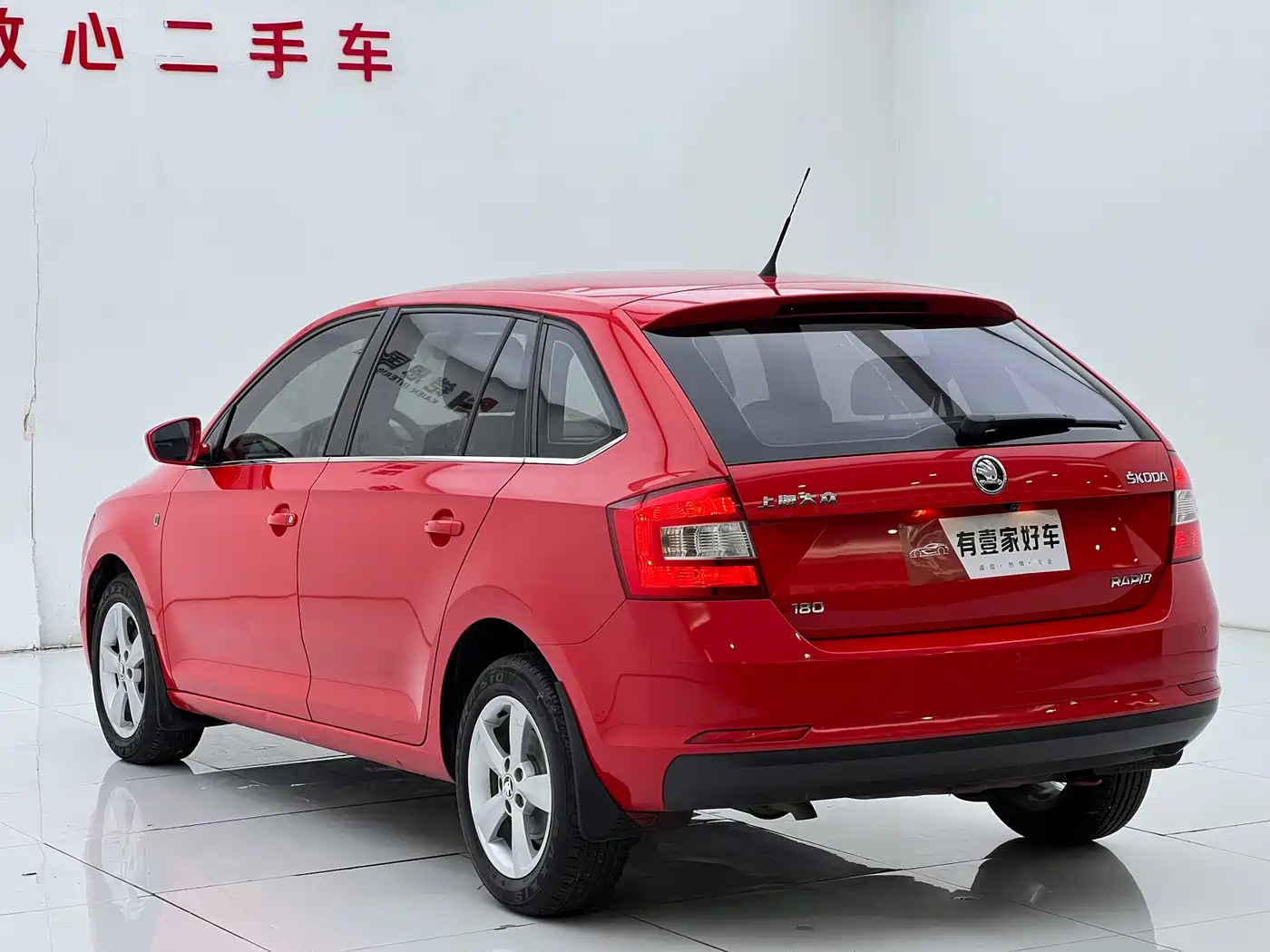 Škoda Skoda Rapid Spaceback 2016 Facelift 1.6L Automatic Innovation Edition фото 6
