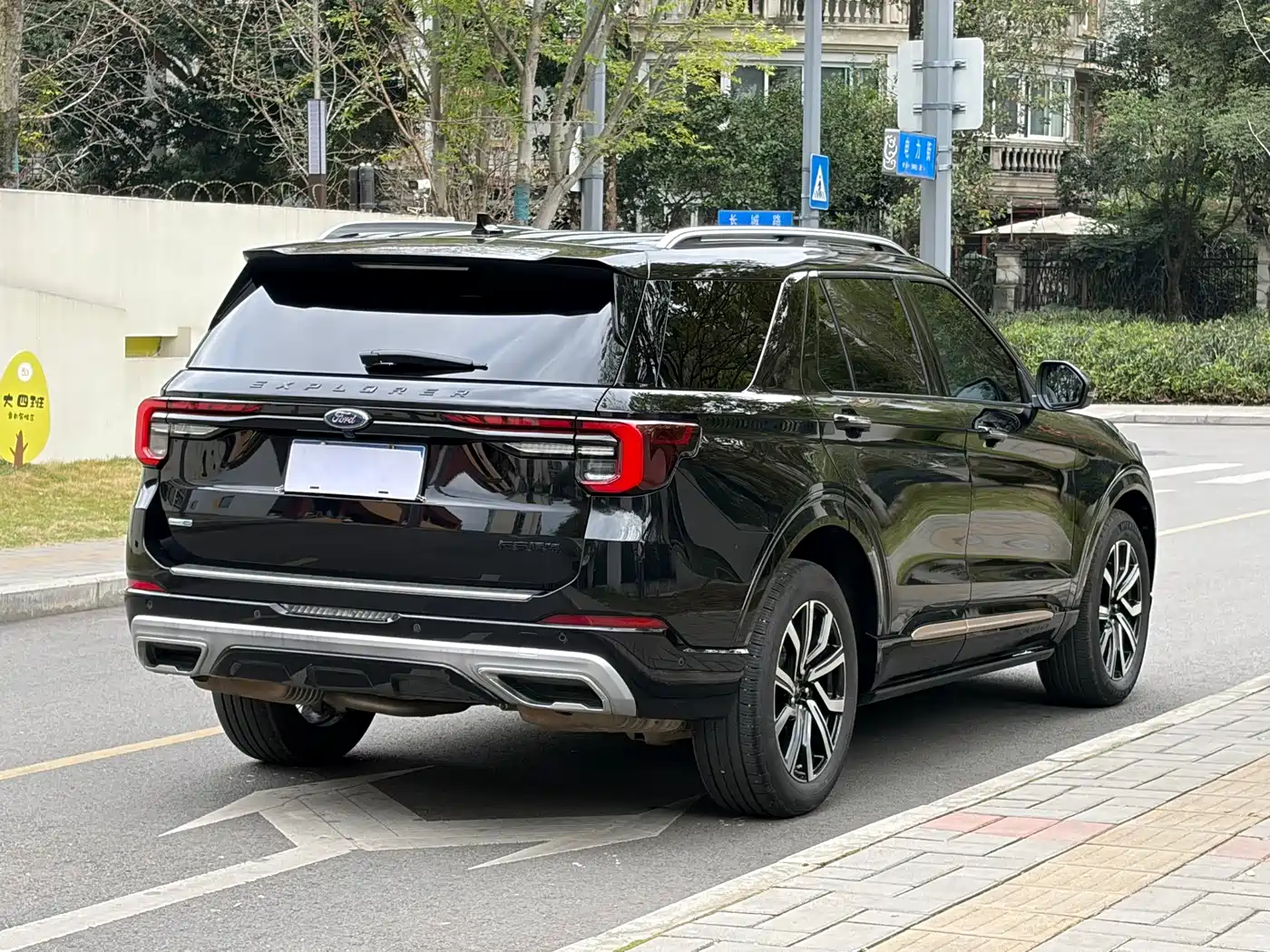FORD EXPLORER