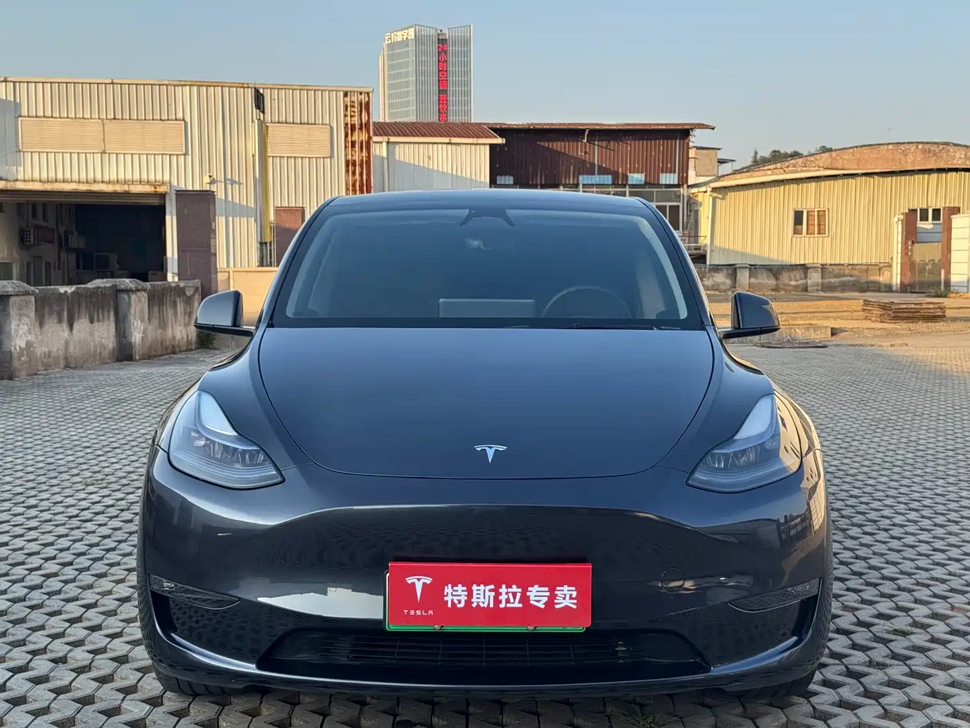 TESLA MODEL Y