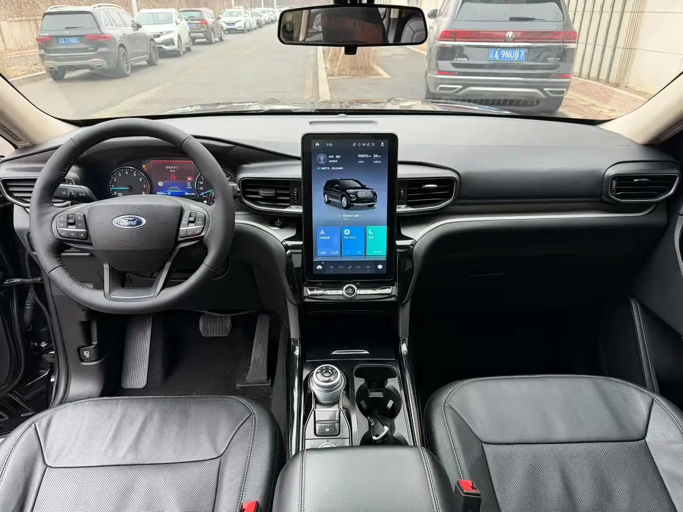 Photo 7 - Ford Explorer