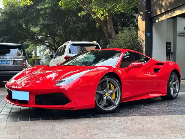 FERRARI 488