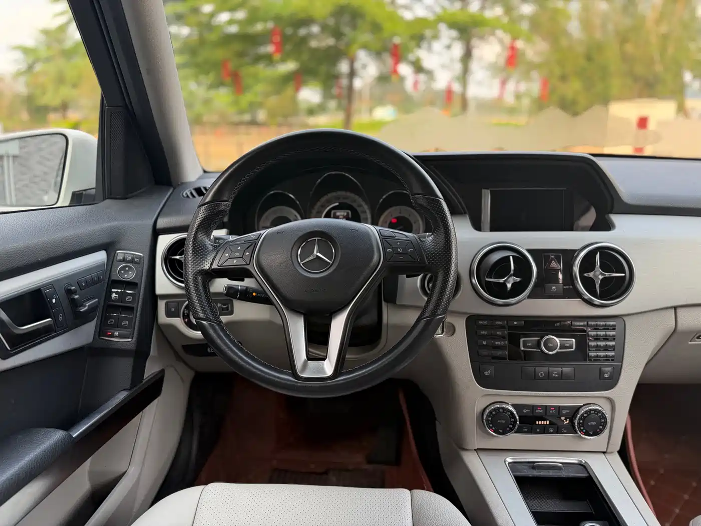 Mercedes-Benz GLK-Class 2012 Model GLK 300 4MATIC Luxury фото 13