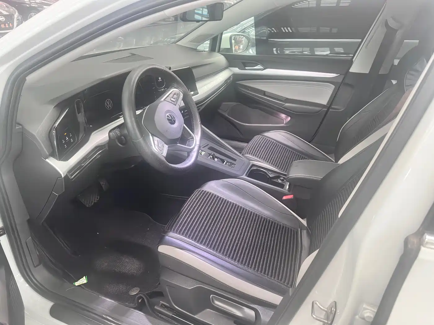 Volkswagen Golf 2023 Facelift 280TSI DSG Pro фото 5