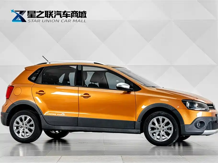 Volkswagen Polo 2016 1.6L Cross Polo Automatic фото 5