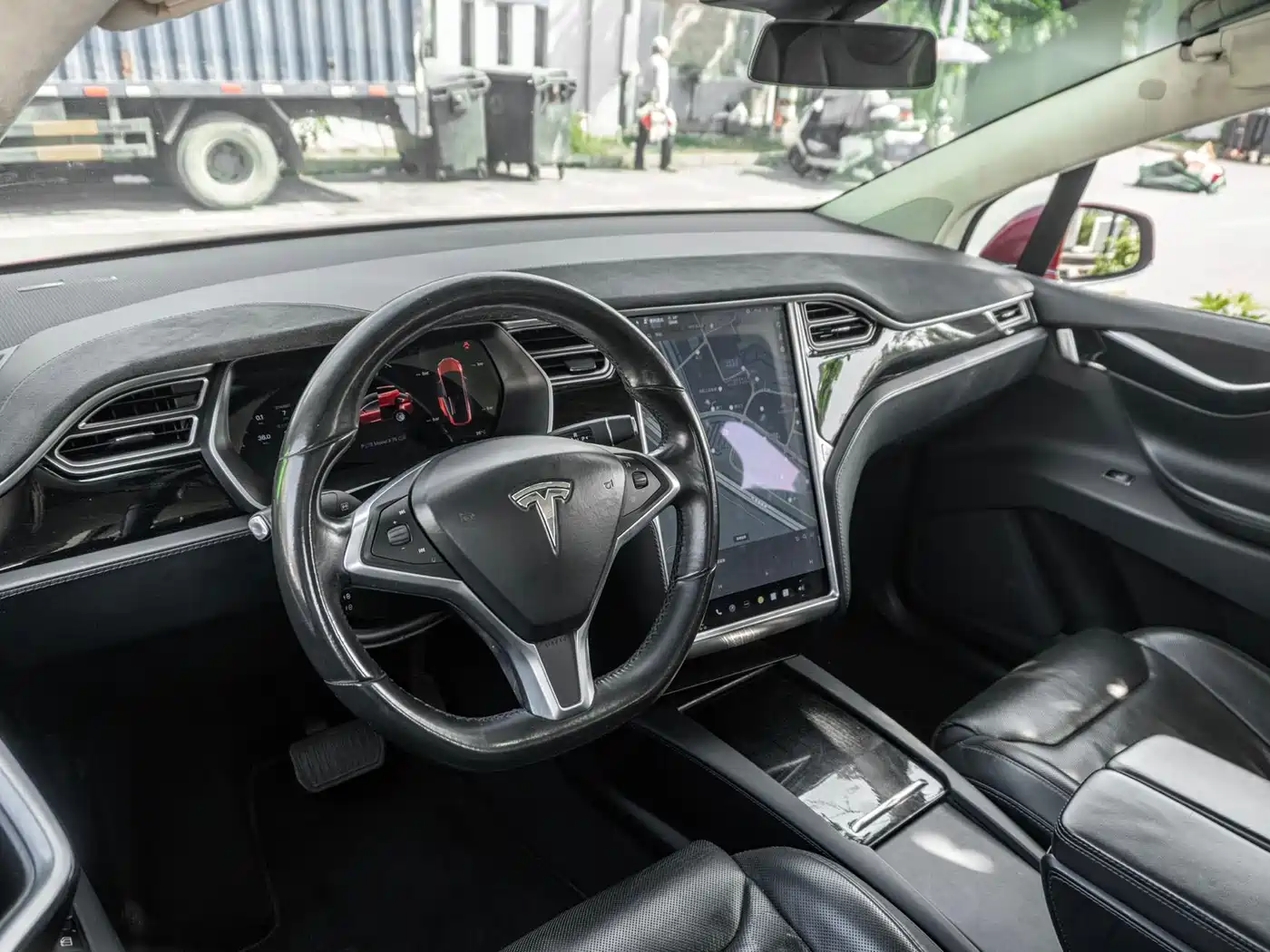 TESLA MODEL X