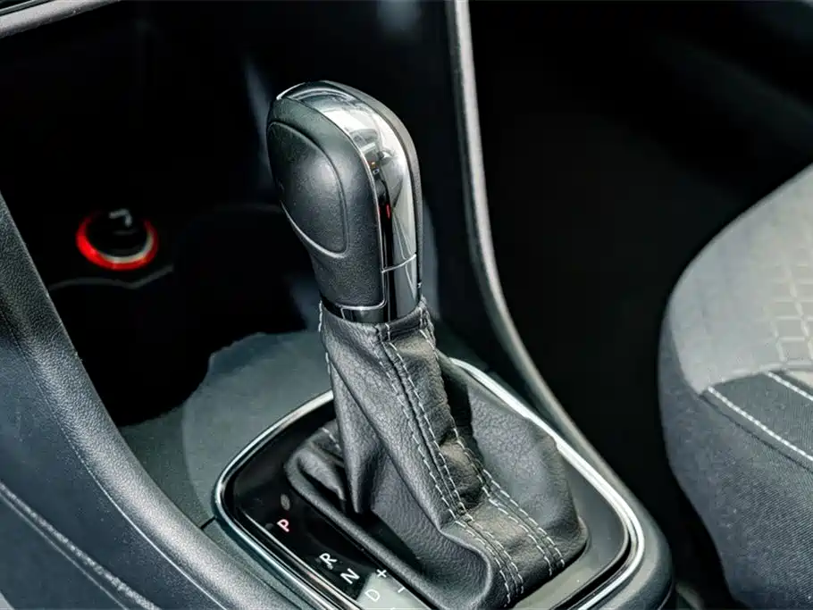 Volkswagen Polo 2016 1.6L Cross Polo Automatic фото 14