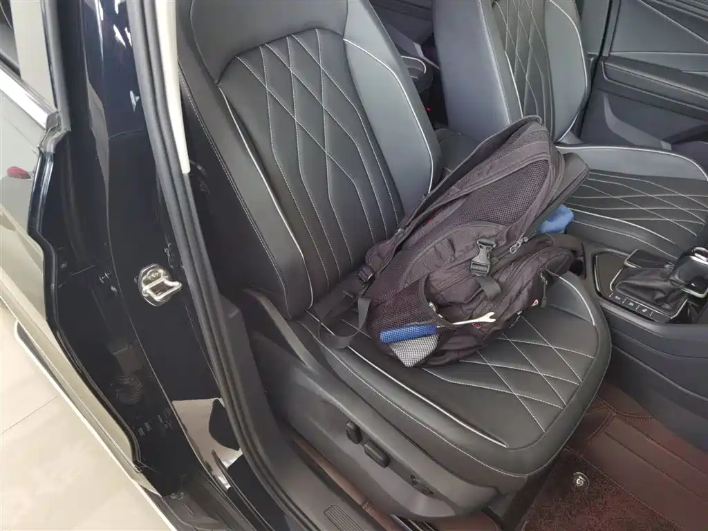 Volkswagen Tiguan L 2024 Outstanding 330TSI Auto 2WD R-Line Dragon Glory Edition фото 25