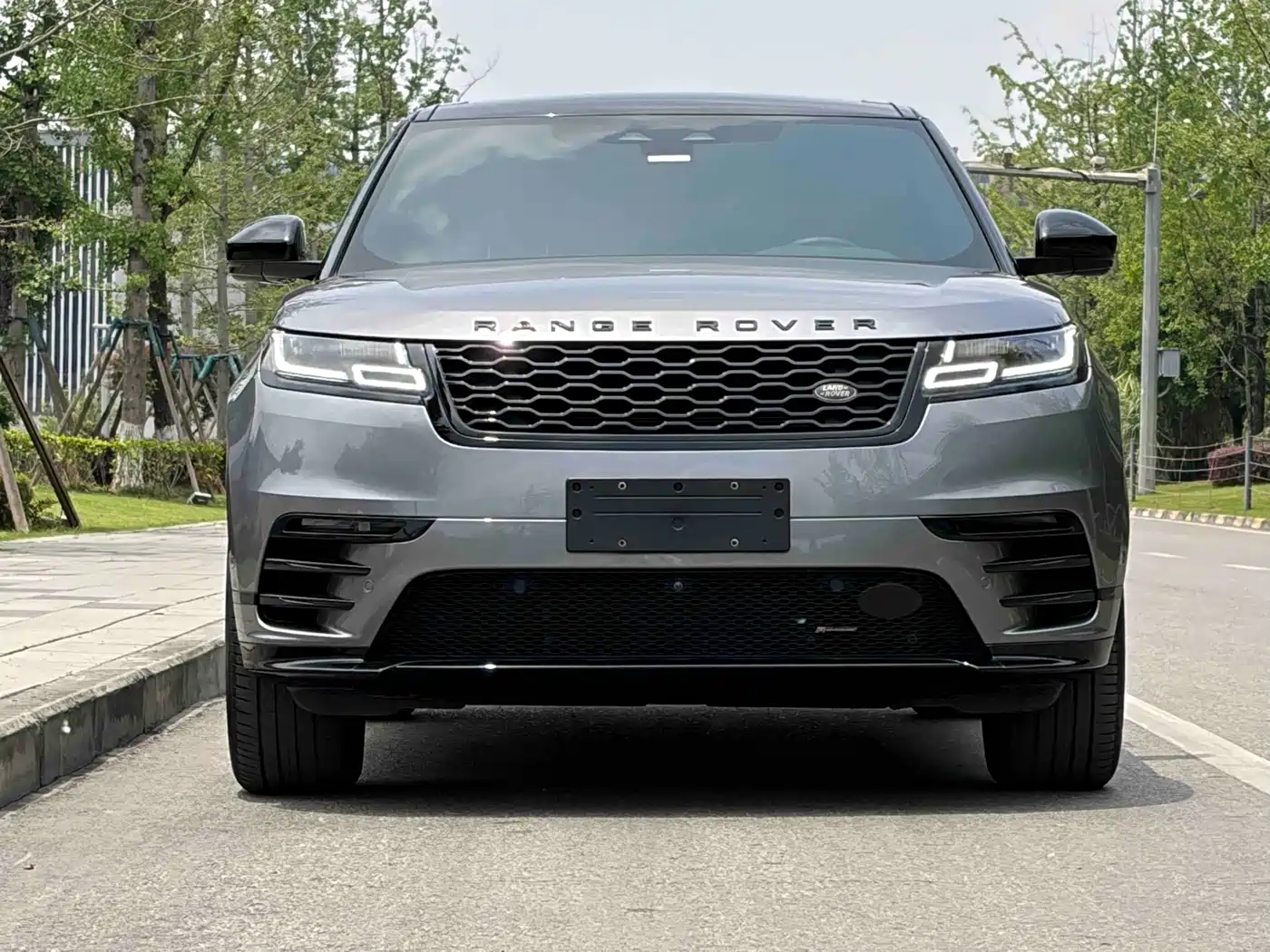 Land Rover Range Rover Velar 2023 250PS Gloss Black Collector's Edition фото 2