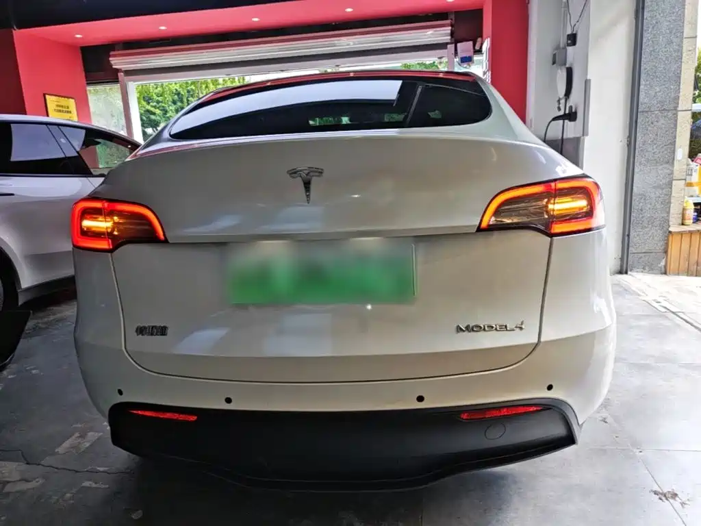 Фото 6 - Tesla Model Y