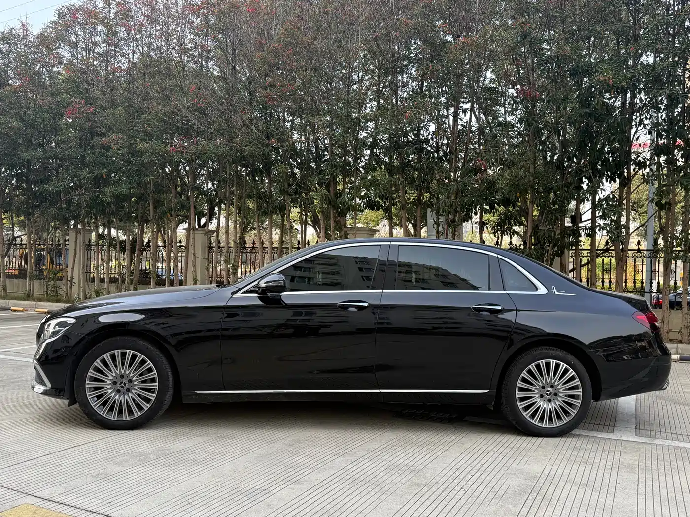 MERCEDES-BENZ E CLASS