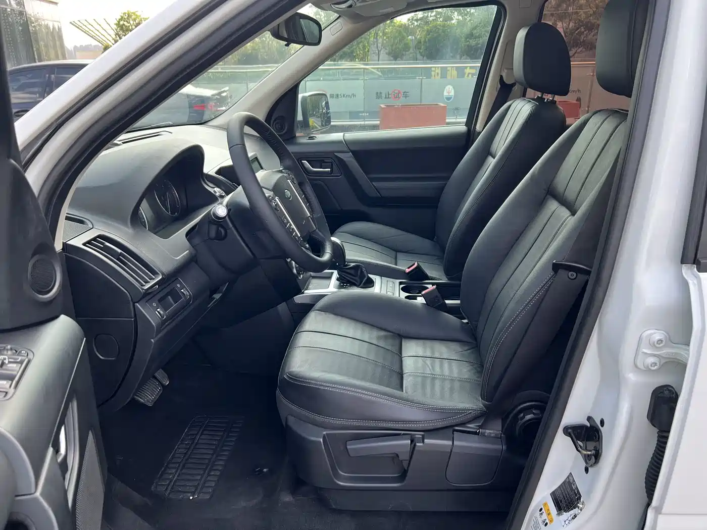 Land Rover Freelander 2 2014 2.2T SD4 S Diesel Edition фото 4