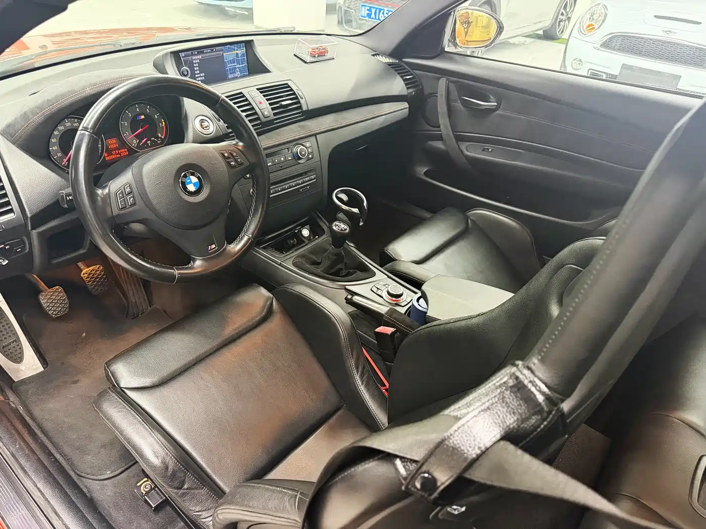 BMW 1 Series M 2011 1M Coupe фото 11