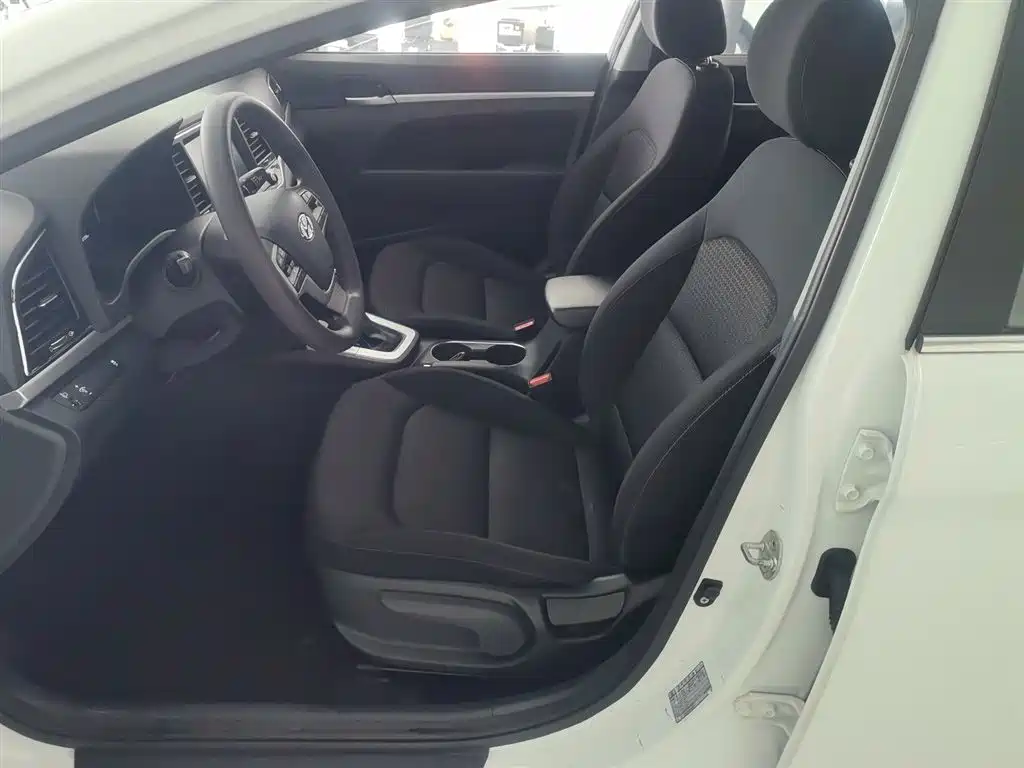 Hyundai Elantra 2016 Model 1.6L Automatic Smart Elite фото 15