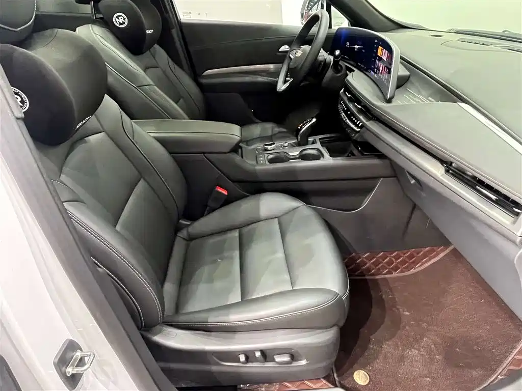 CADILLAC XT4