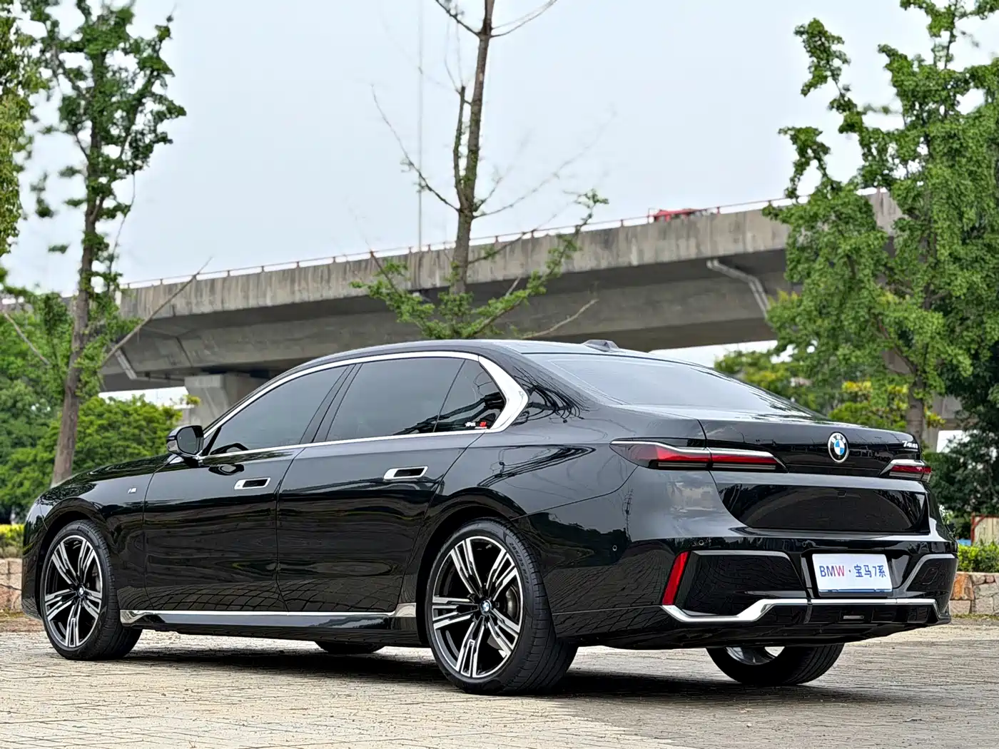 BMW 7 Series 2023 Model 740Li Leading M Sport Package фото 17