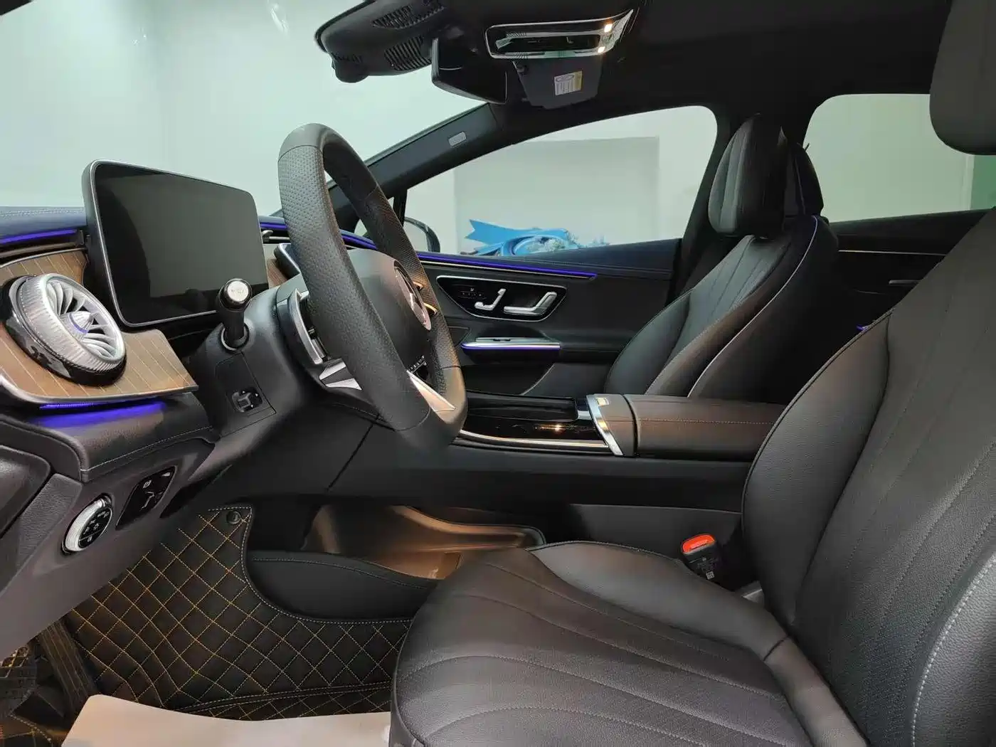 Mercedes-Benz EQE 2022 350 Pioneer Edition фото 21
