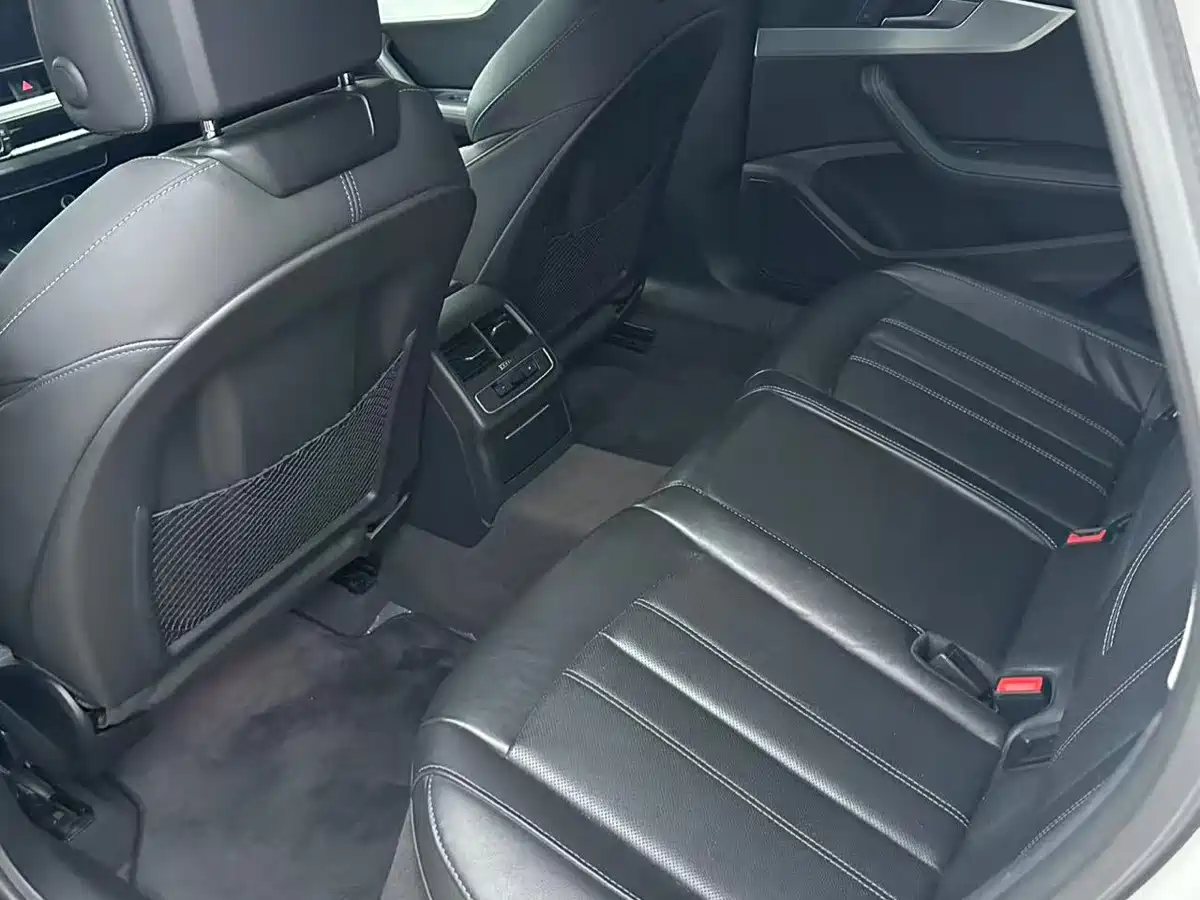 Audi A4L 2022 40 TFSI Luxury Dynamic фото 9