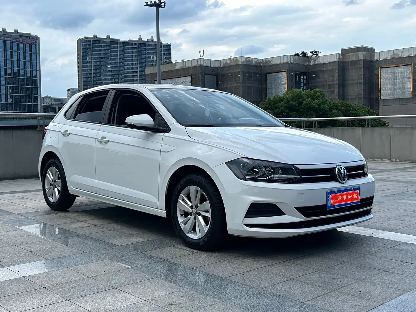 Volkswagen Polo 2019 Plus 1.5L Automatic Panorama Enjoyment Edition фото 3