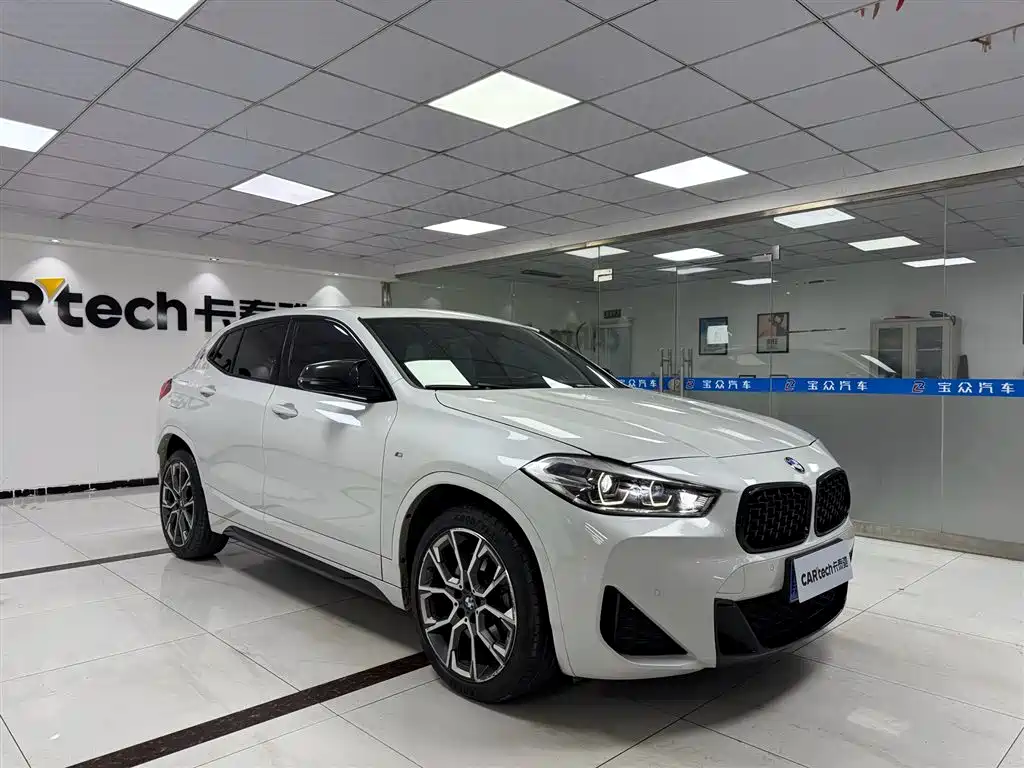BMW X2 2021 Facelift sDrive25i Shadow Night Edition фото 2
