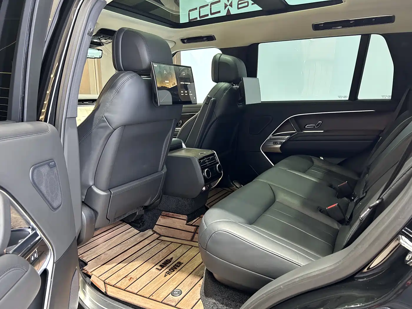 Land Rover Range Rover 2023 3.0 L6 400PS Genesis Extended Version фото 18