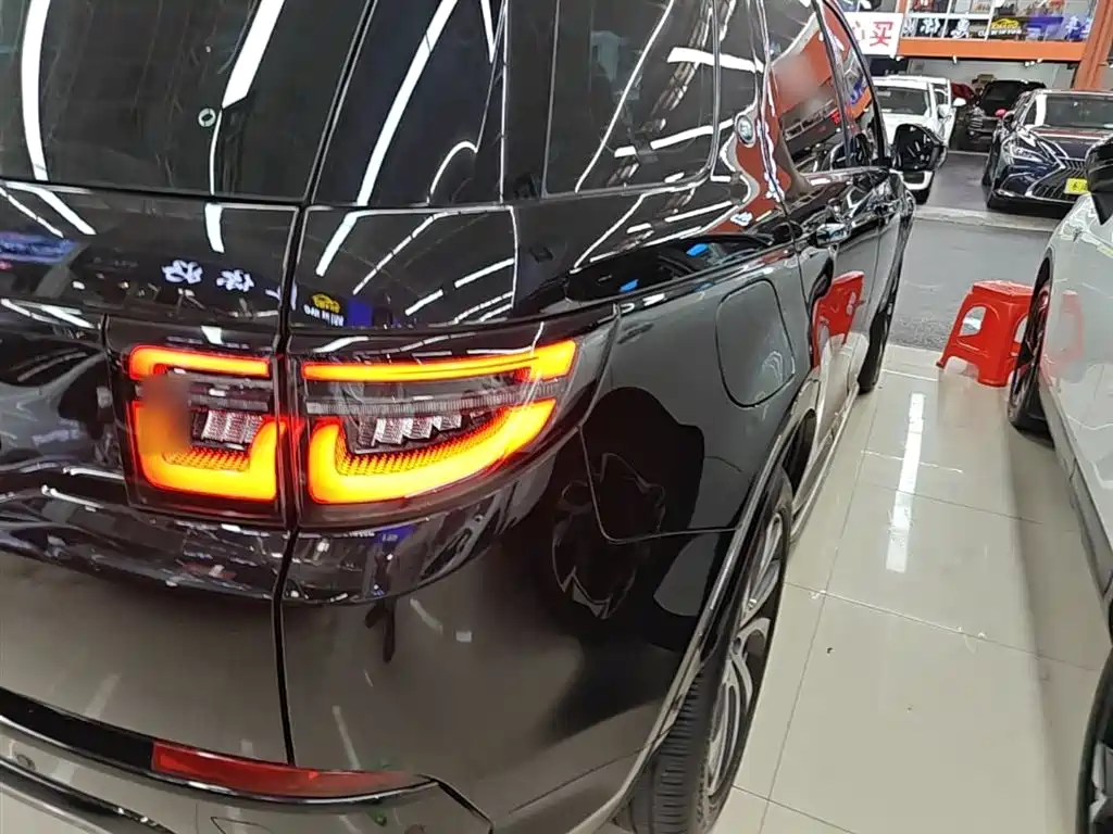 LAND ROVER DISCOVER SPORTS