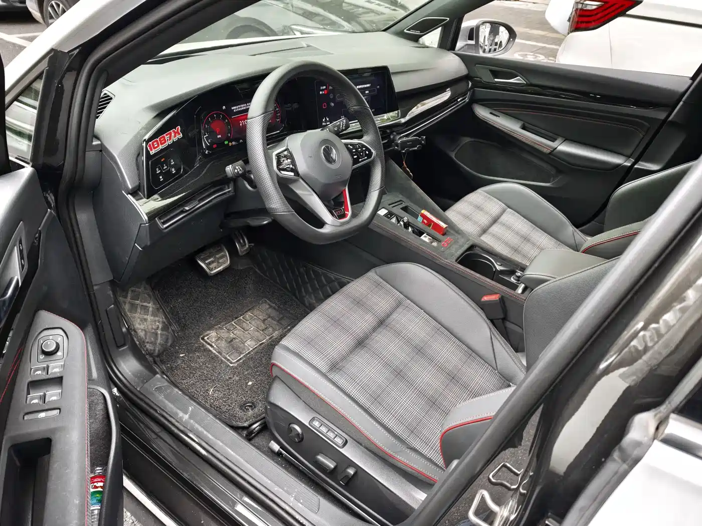 Volkswagen Golf GTI 2023 380TSI DSG GTI фото 11