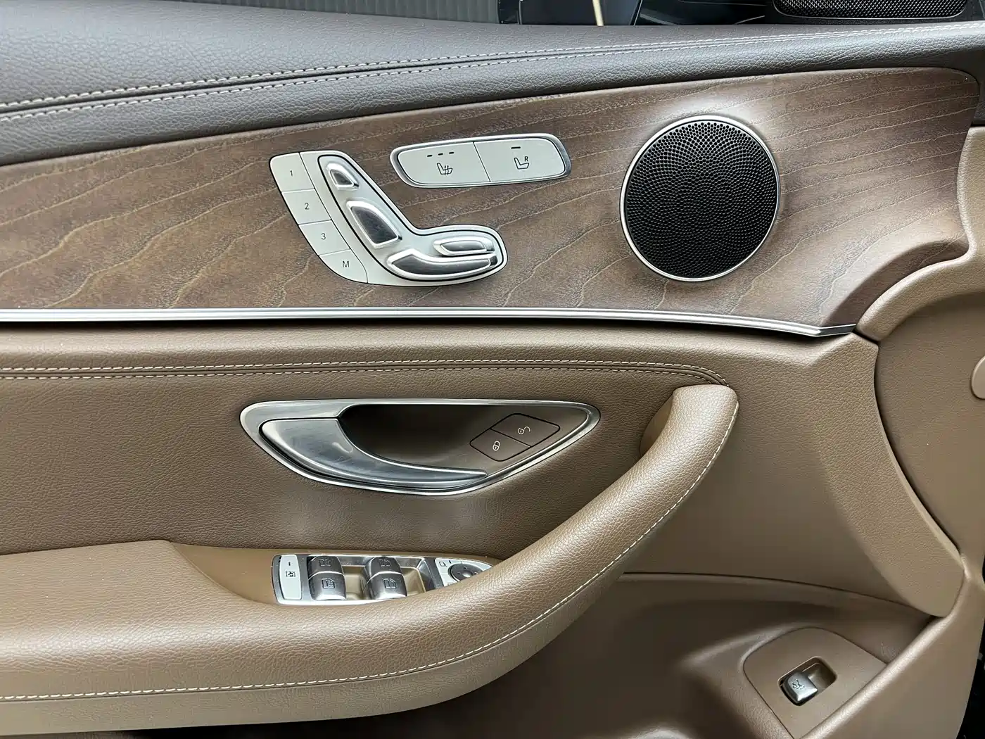 Mercedes-Benz E-Class 2018 Facelift E 300 L Luxury фото 6