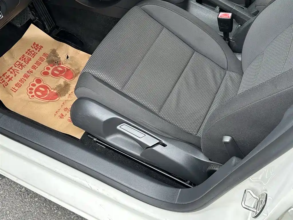 Volkswagen Golf 2012 1.6 Automatic Comfort Type фото 8