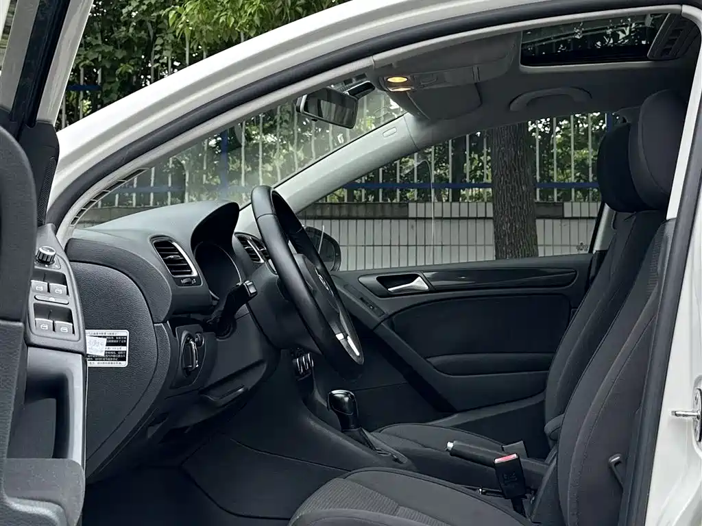 Volkswagen Golf 2012 1.6 Automatic Comfort Type фото 9