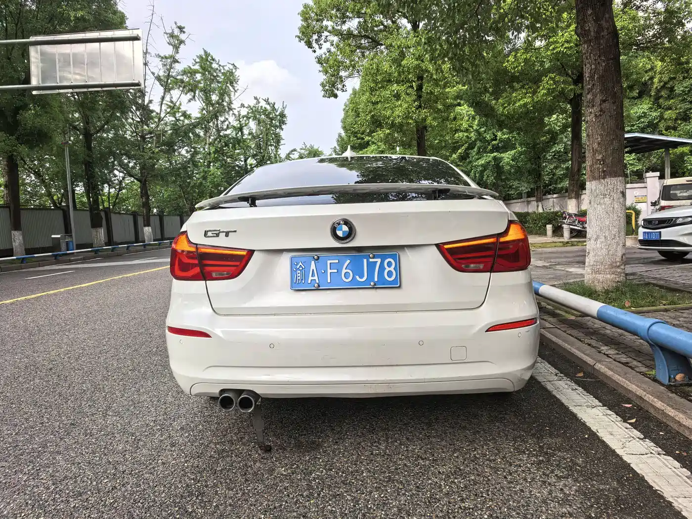 BMW 3 Series GT 2018 320i Fashion фото 8