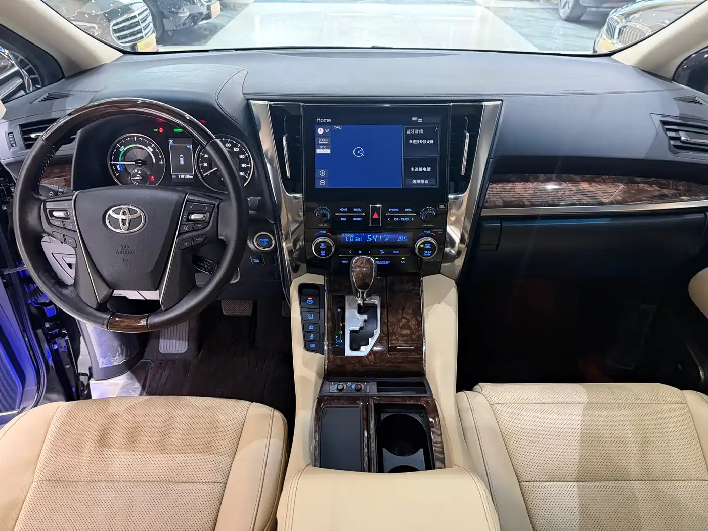 Toyota Alphard 2021 Hybrid 2.5L Luxury фото 14