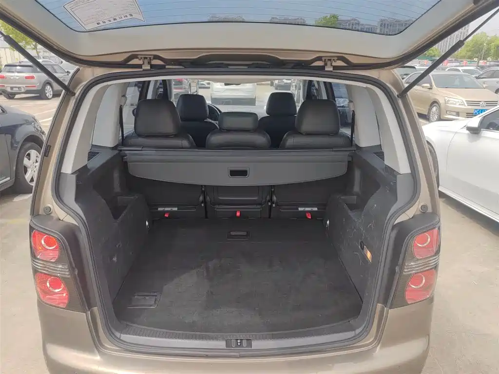 Volkswagen Touran 2015 1.4T DSG Comfort Edition 5-seater фото 15