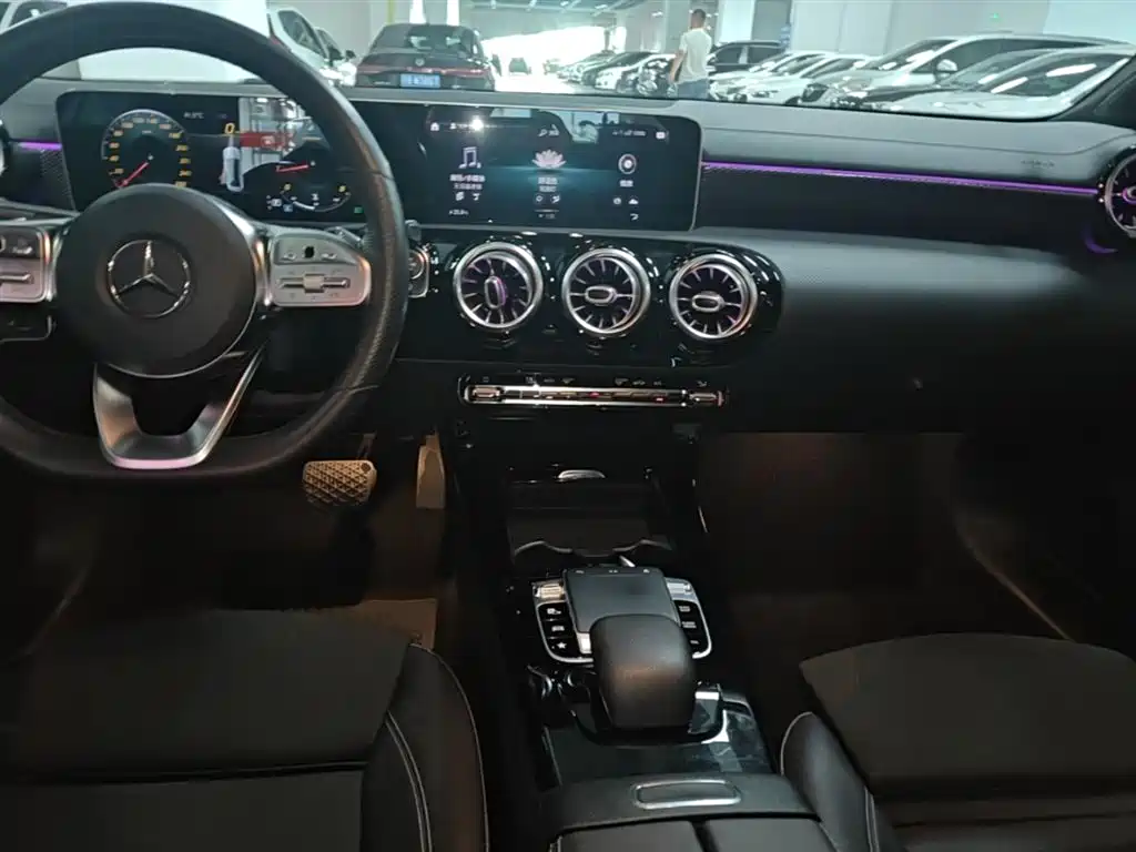 Mercedes-Benz A-Class 2020 A 200 L Sport Sedan фото 10