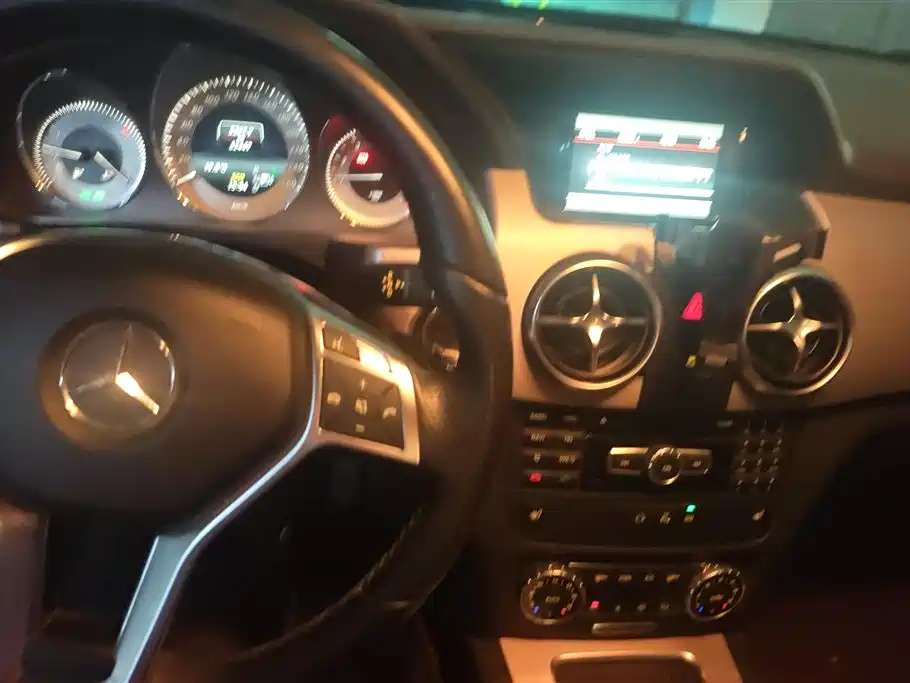 Mercedes-Benz GLK-Class 2015 GLK 260 4MATIC Fashion Ultimate Edition фото 12