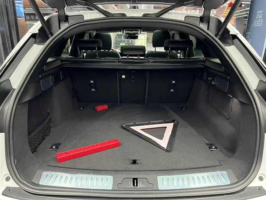 Land Rover Range Rover Velar 2024 Dynamic SE фото 12