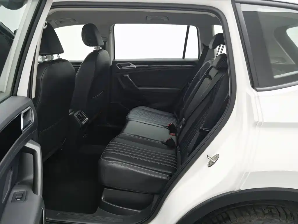 Фото 15 - Volkswagen Tiguan L