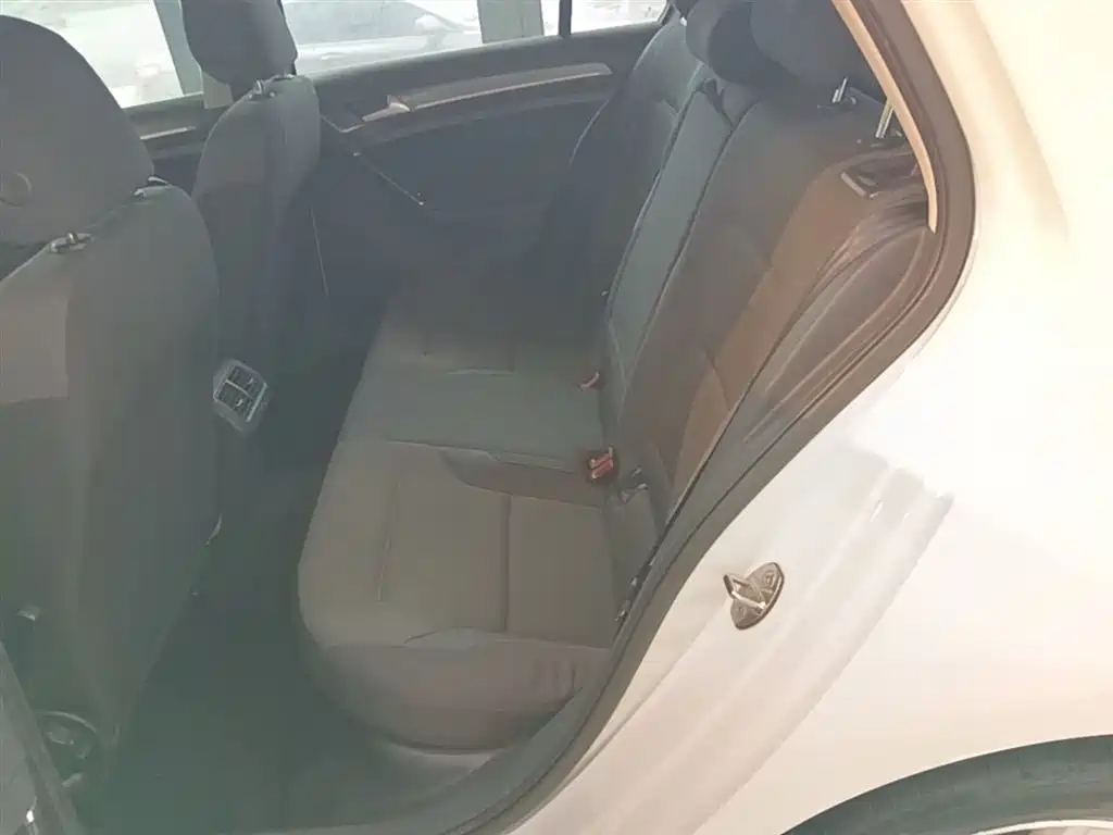 Volkswagen Golf 2015 1.6L Automatic Comfort фото 17