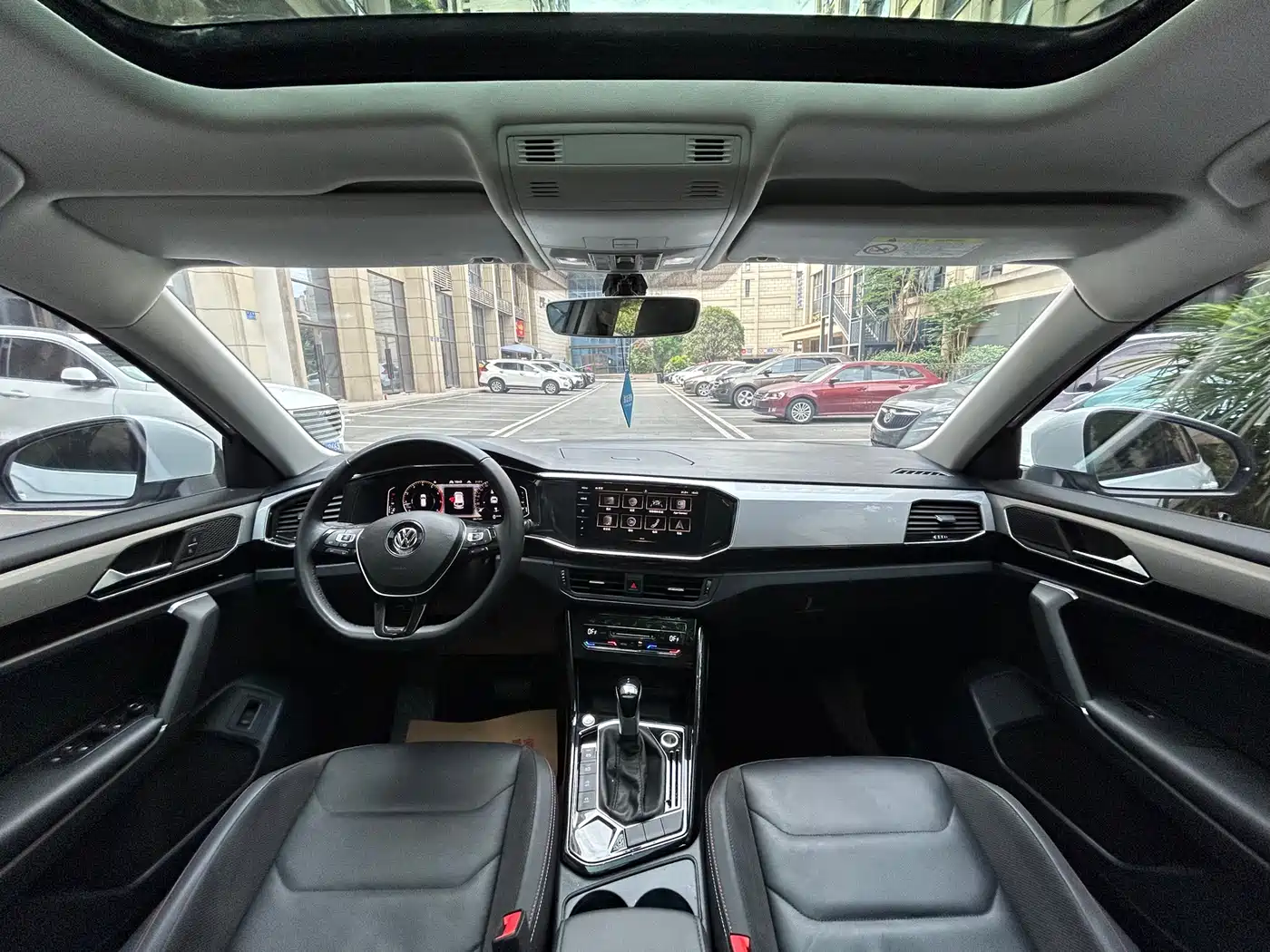 Volkswagen Tayron 2022 330TSI 2WD Luxury Smart Connect Plus фото 11