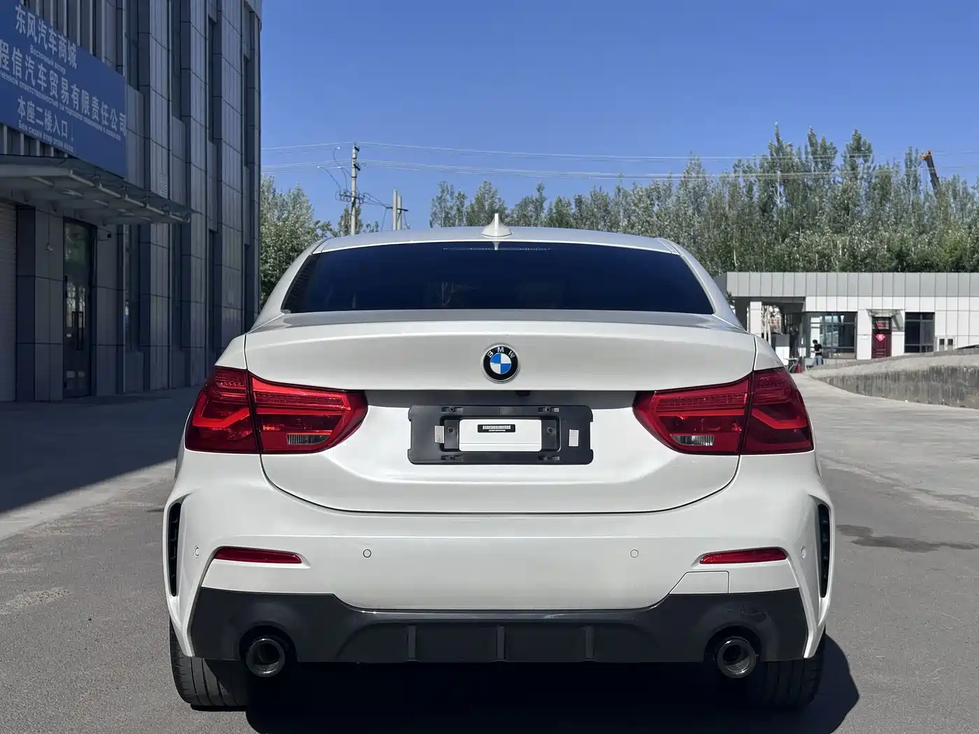 BMW 1 Series 2022 120i M Sport Shadow Edition фото 10