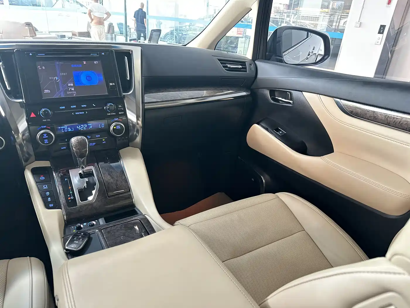 Toyota Alphard 2018 Facelift 3.5L Premium Edition фото 23